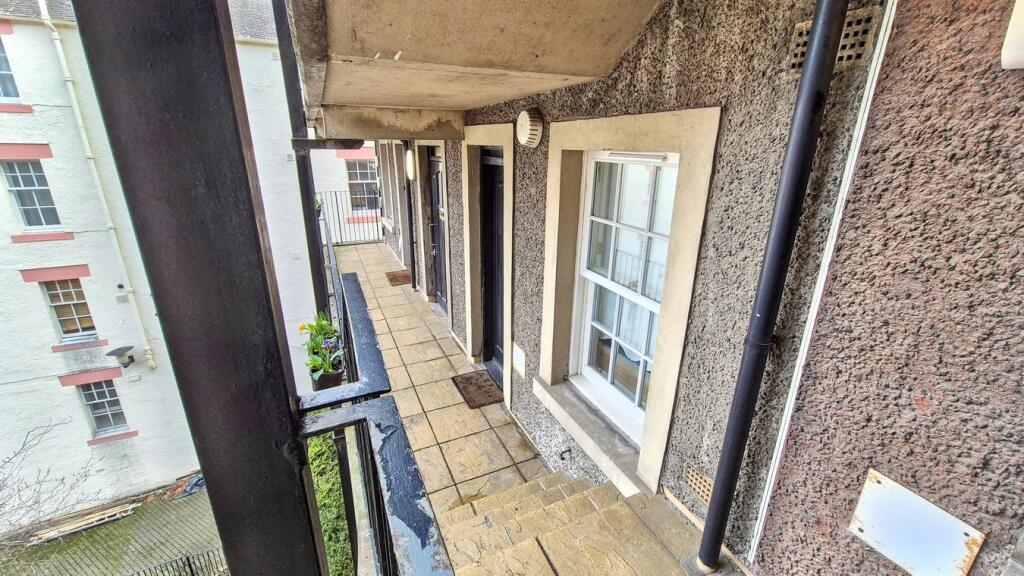 Apartment in Edinburgh, Tollcross - View 5