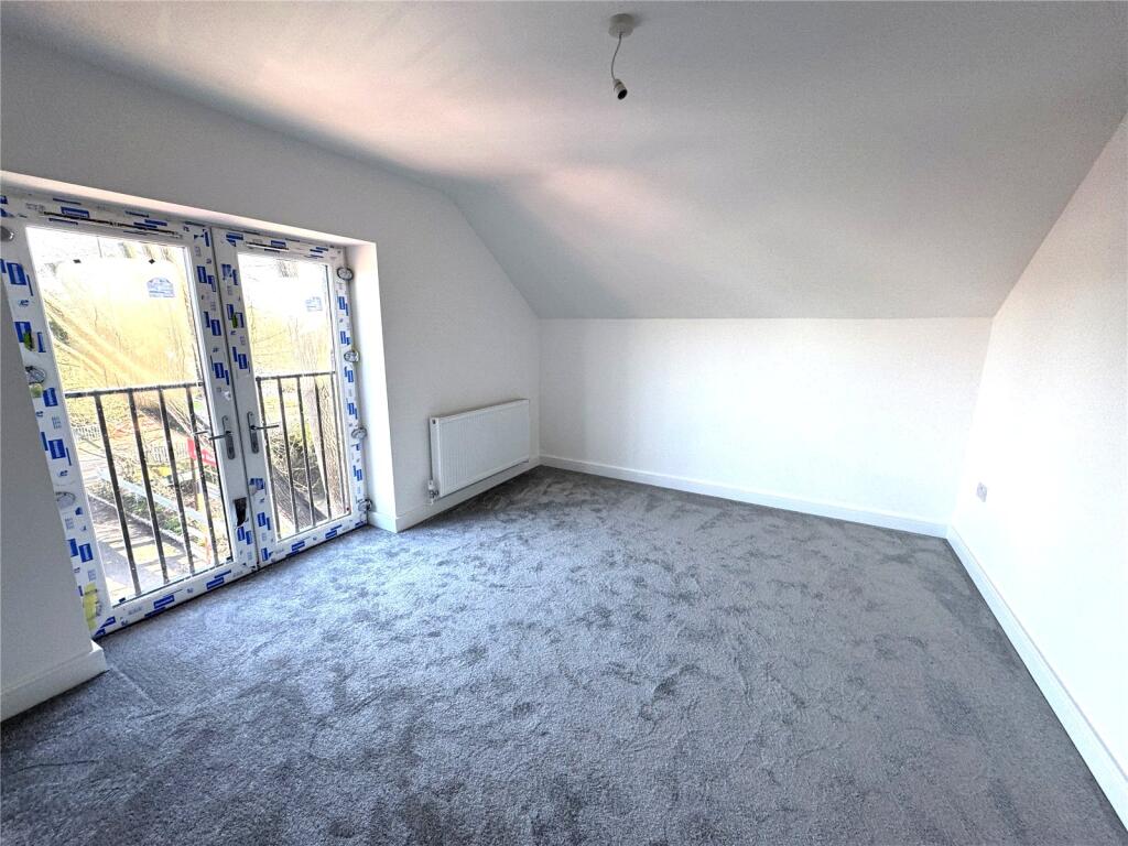 Apartment in Nottingham, Crabtree Farm Estate, Cinderhill - View 5