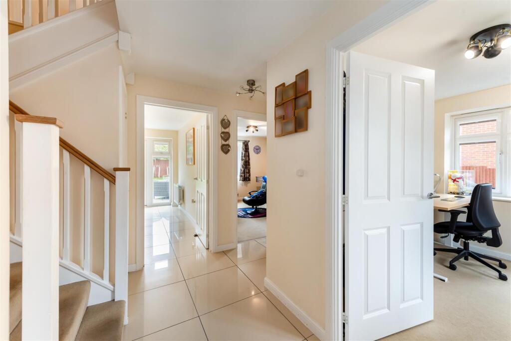 House in Clanfield - View 4