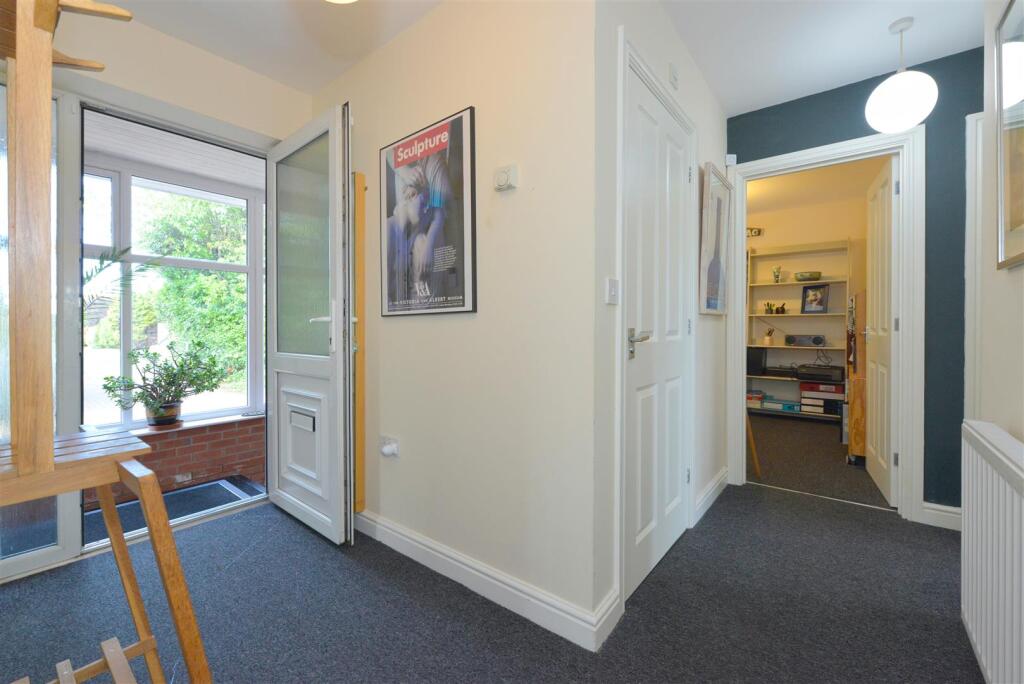 Warrenby Close, New Park Farm, Shrewsbury photo 4