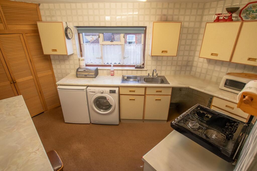 New Cross Road, Guildford, GU2 - More