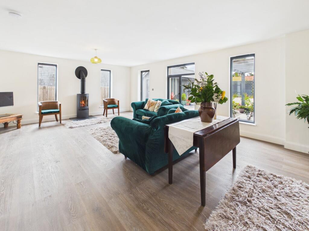 House in Newport - View 3