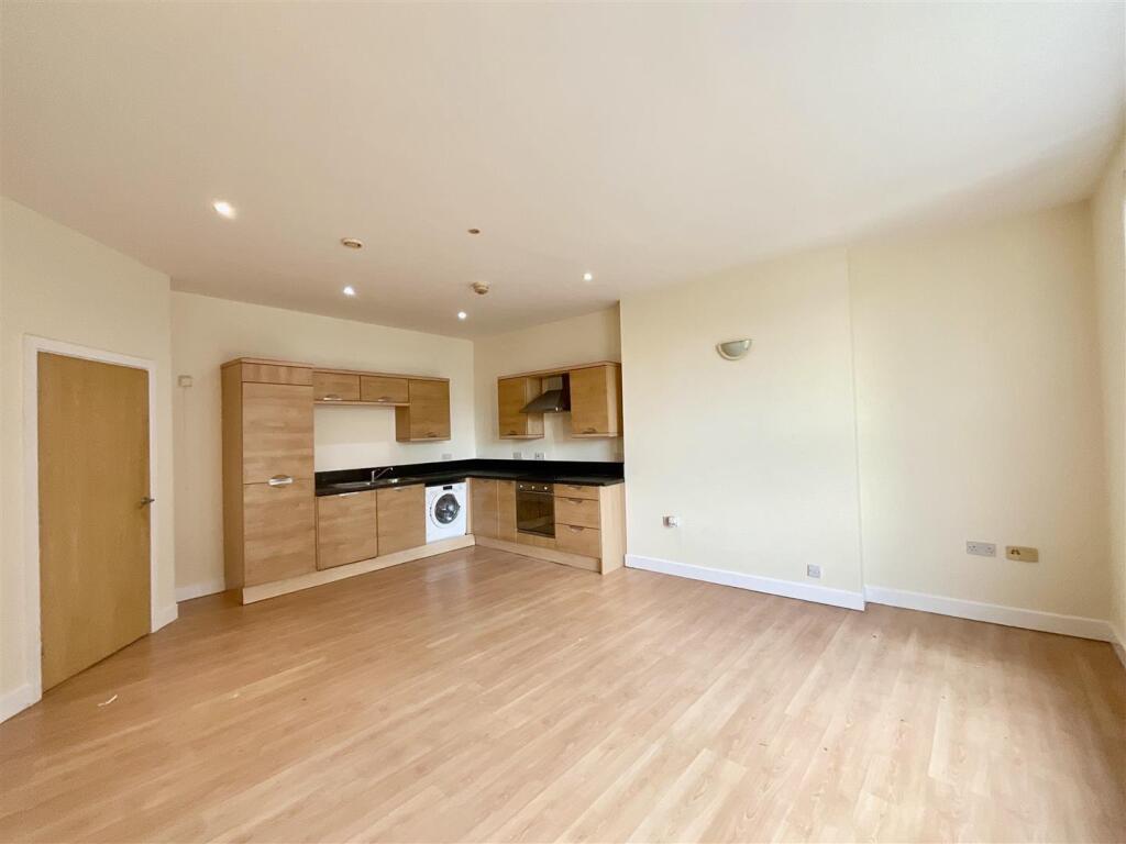 Apartment in Bradford - View 5