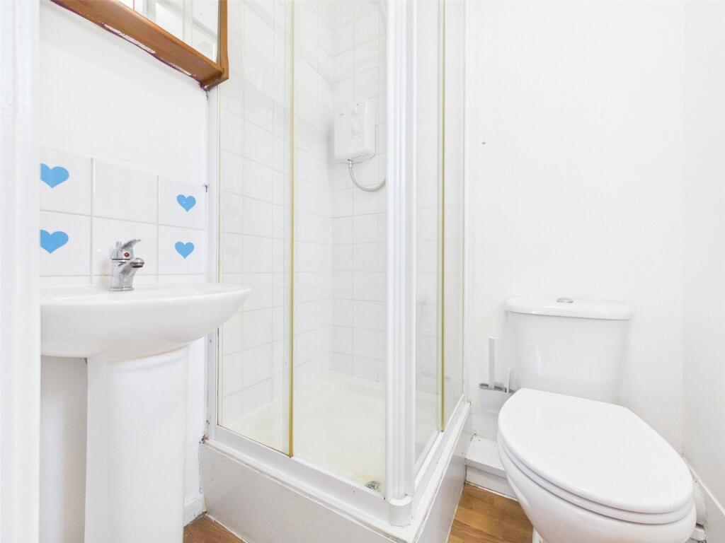 Apartment in Worcester, Lyppard Grange, Warndon - View 4
