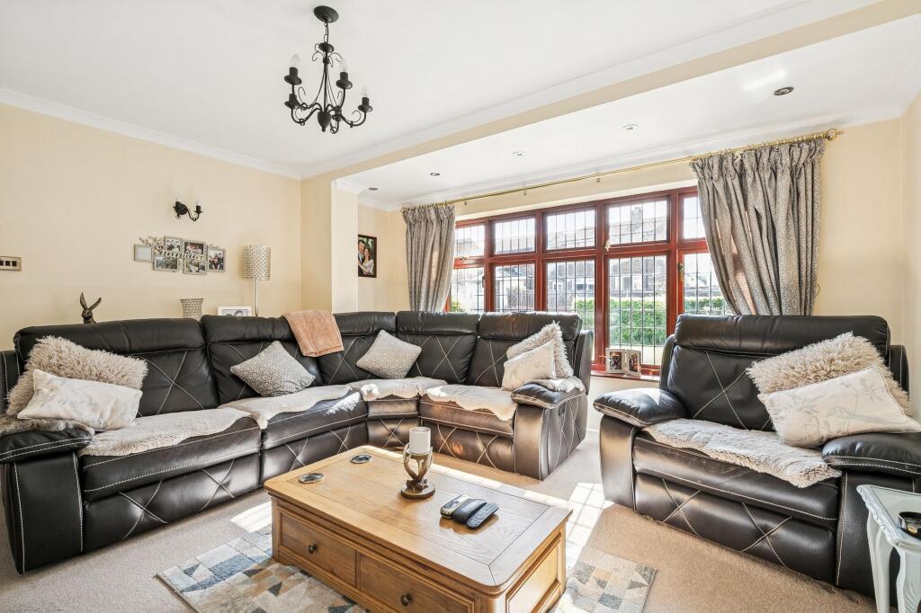 Ash Close, Flitwick, MK45 photo 3