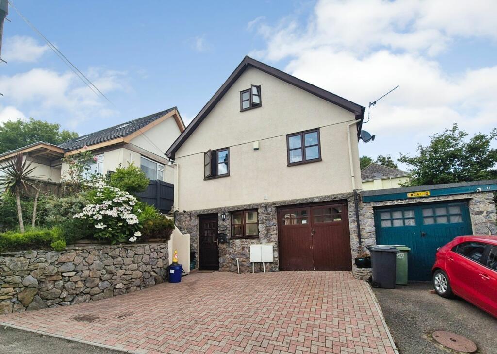 4-bed detached on Stonepark, Ashburton, £450,000