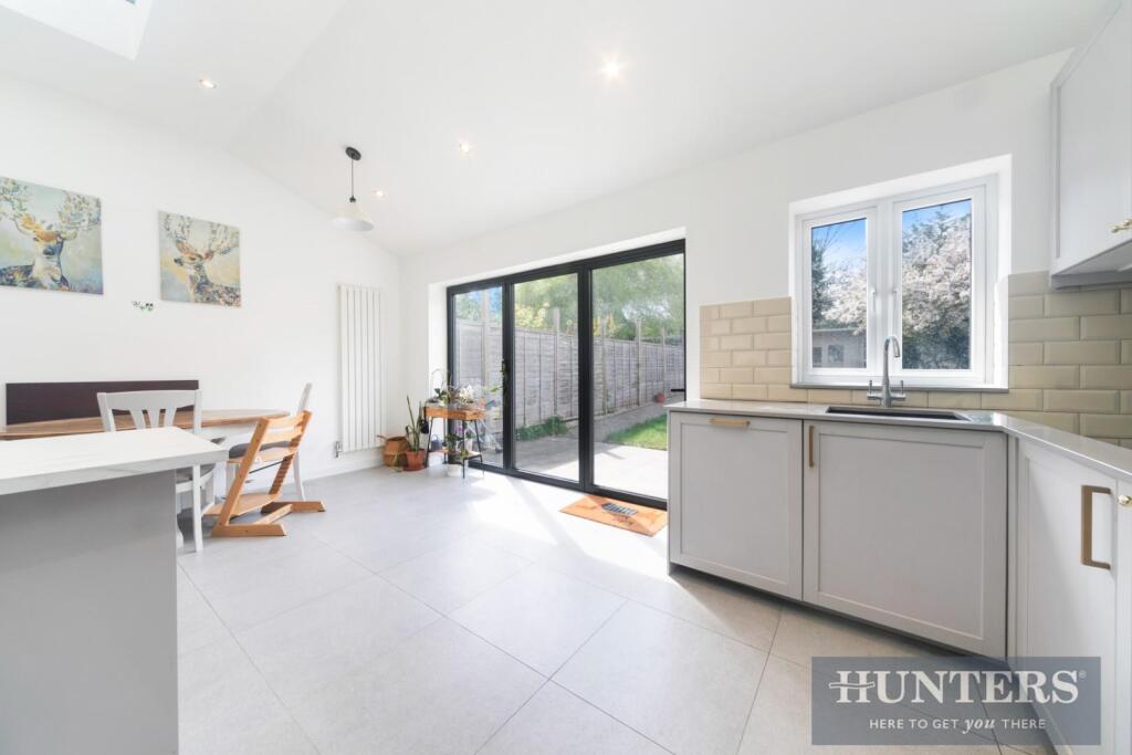 House in Worcester Park - More