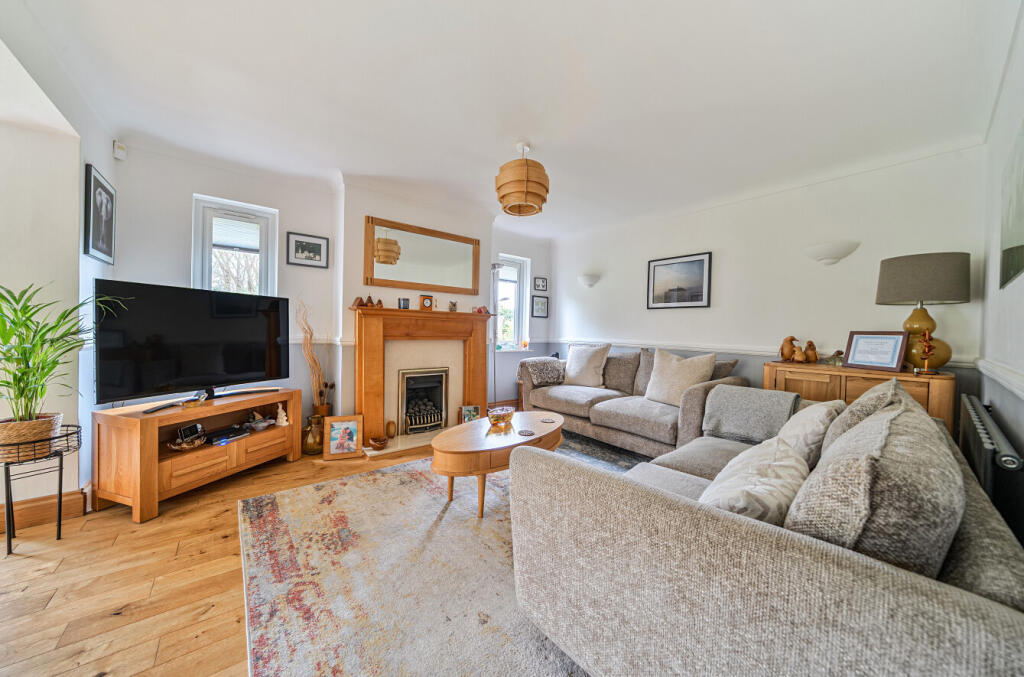 Diana Close, Gosport, Hampshire, PO12 photo 2