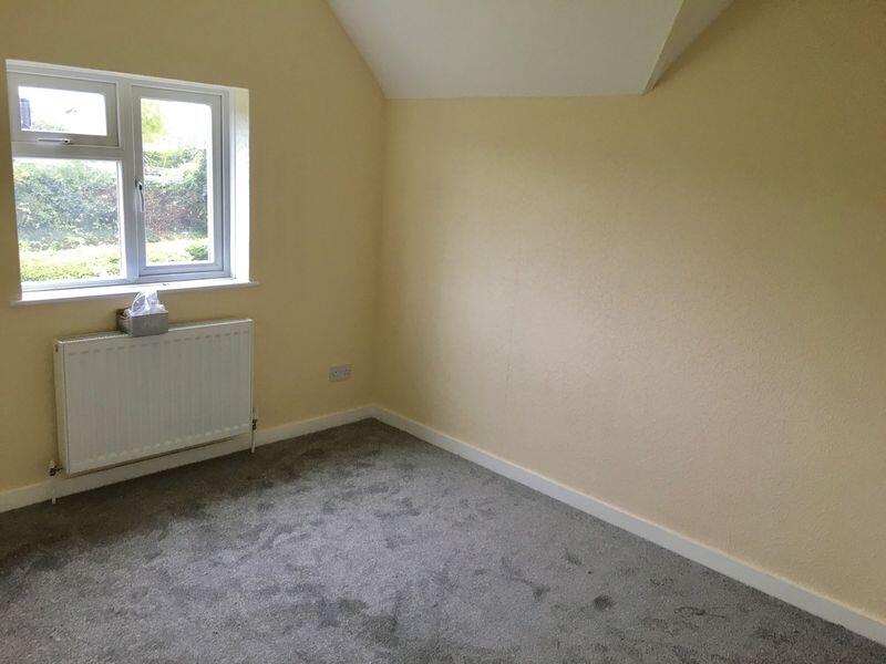 House in Grove - View 4