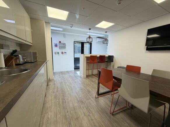 Kitchen 006.jpg