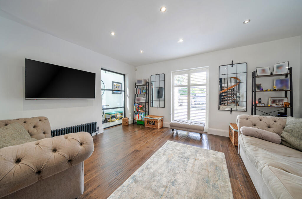House in Bromley - View 2