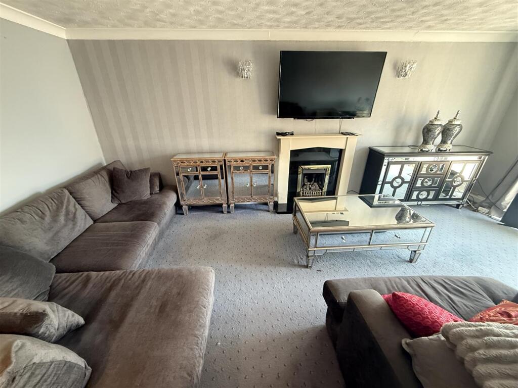 Athelstan Close, Bromborough, Wirral photo 4