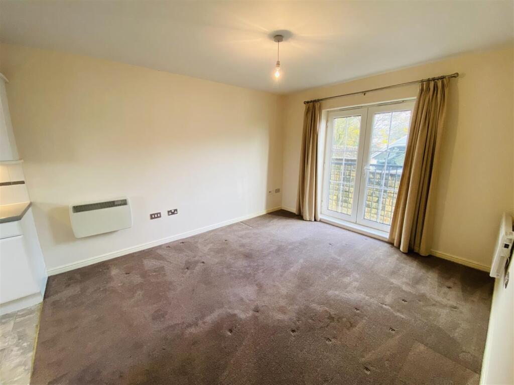 Agincourt Drive, Bingley photo 3