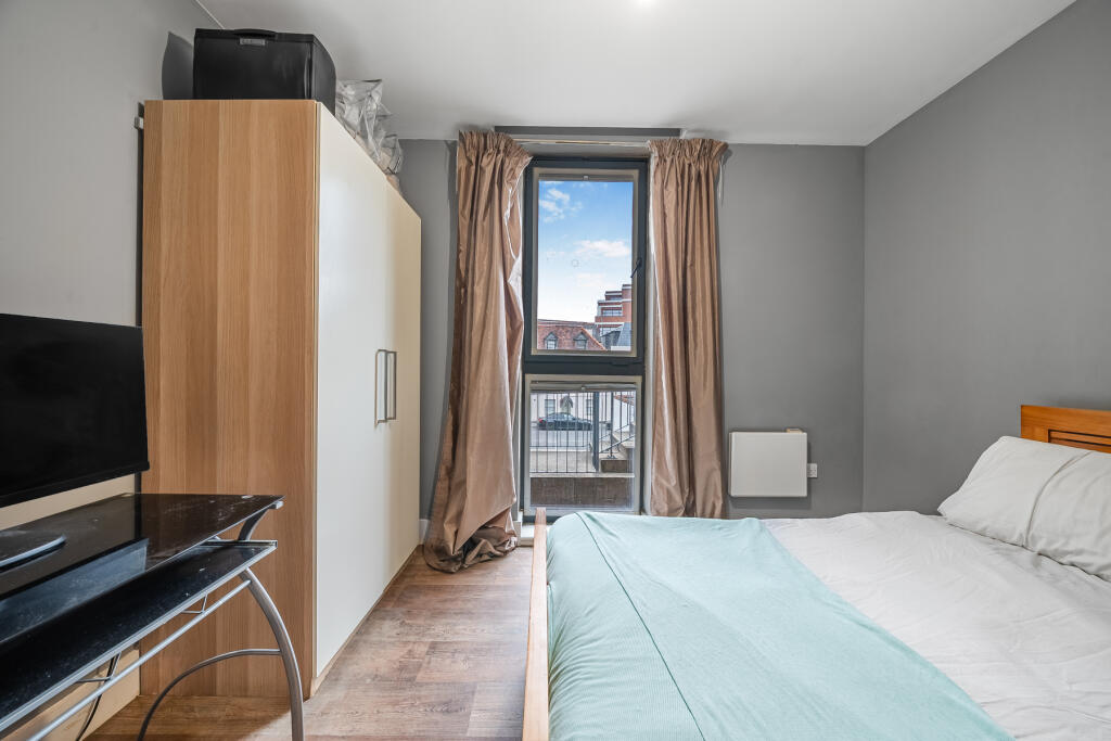 Apartment in Chertsey - More
