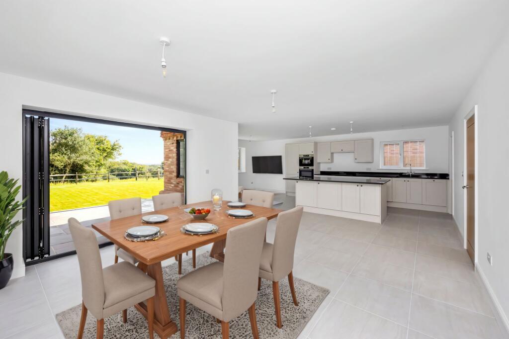 4 bed detached - London Road, Crowborough, TN6 image 3