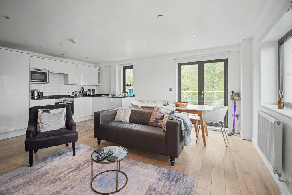 Apartment in Kingston upon Thames - View 5