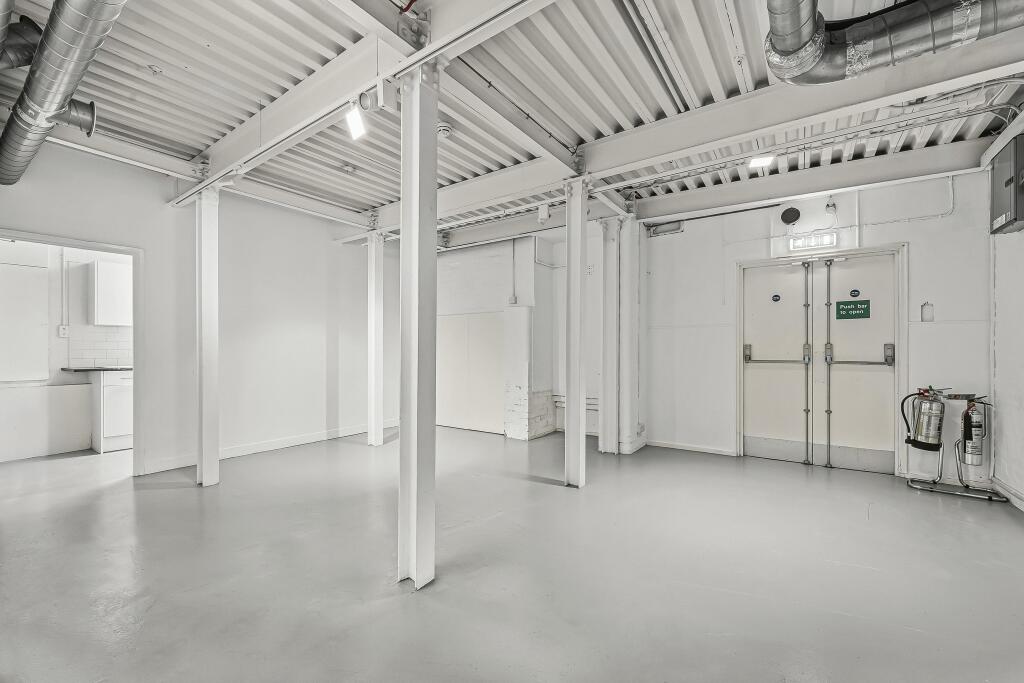 OFFICE 10.jpg