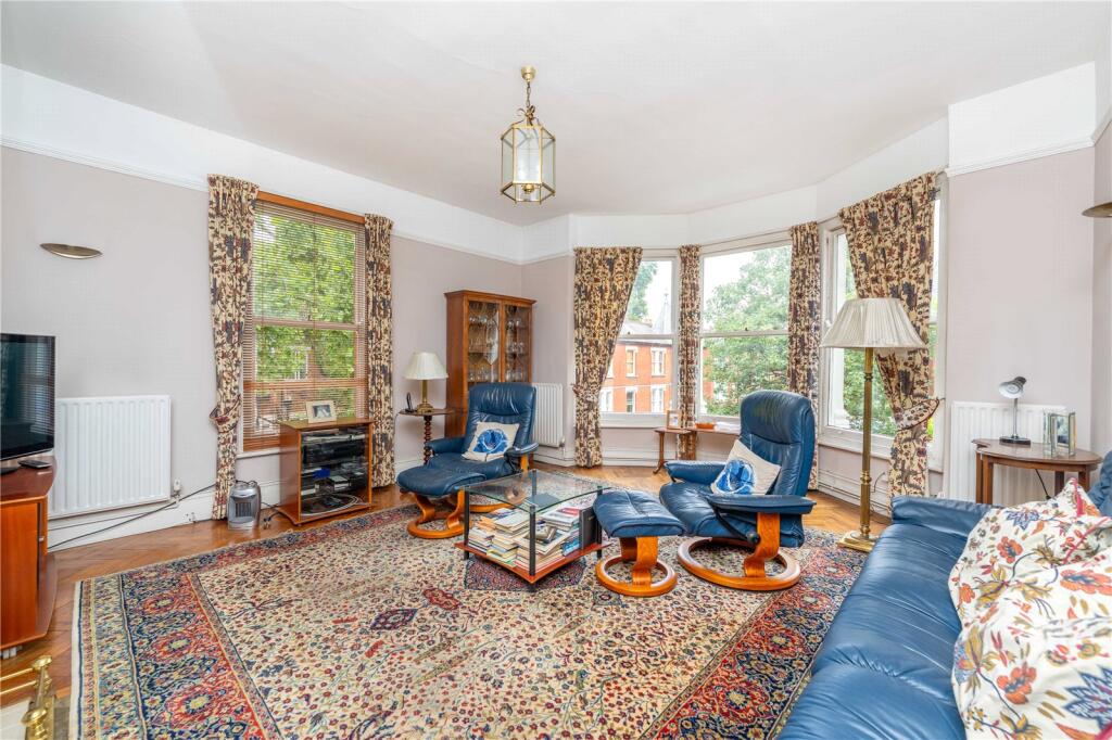 Apartment in Twickenham, East Twickenham, Petersham - View 2