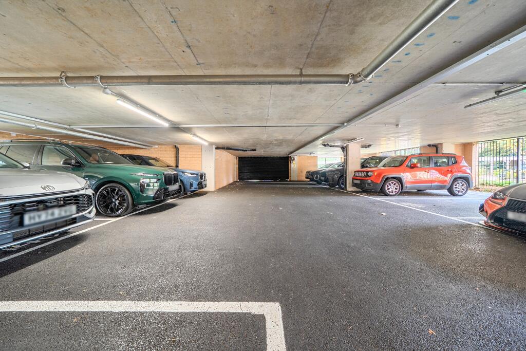 Apartment in Slough - View 5