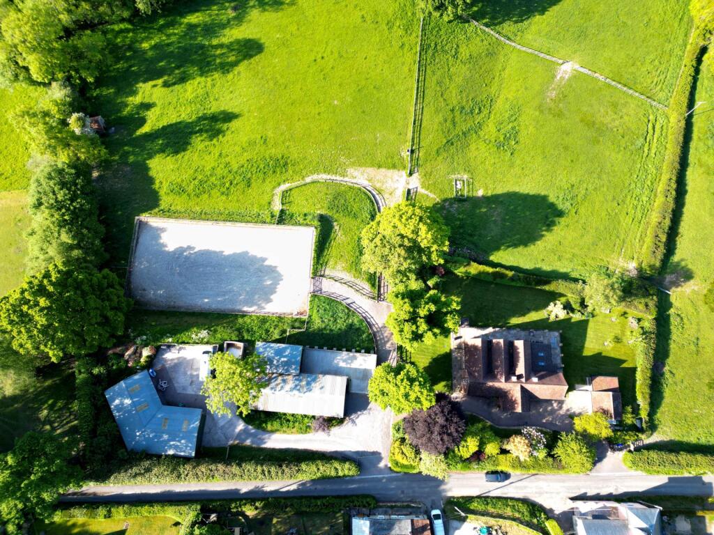 East Knoyle, Country House & Equestrian, 9 Acres. - View 4