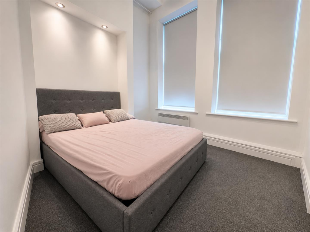 Apartment in Northampton, Semilong - More