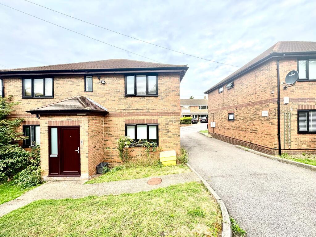 Main image of property: Mistletoe Hill, Luton, LU2