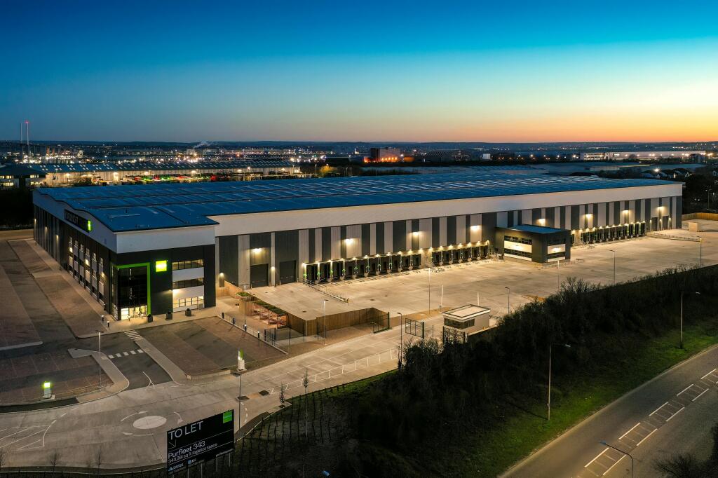 UKPurfleet343AerialsApr2302_high.jpg