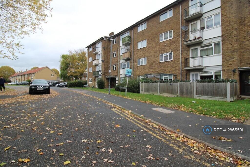 Main image of property: Long Lynderswood, Basildon, SS15