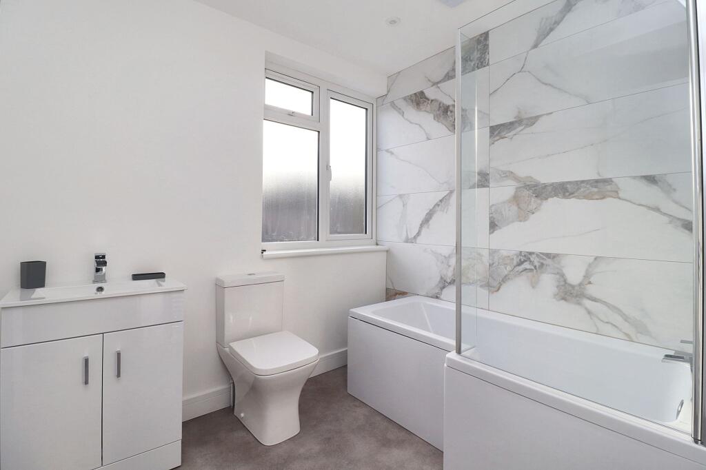 House in Fareham, West End - More
