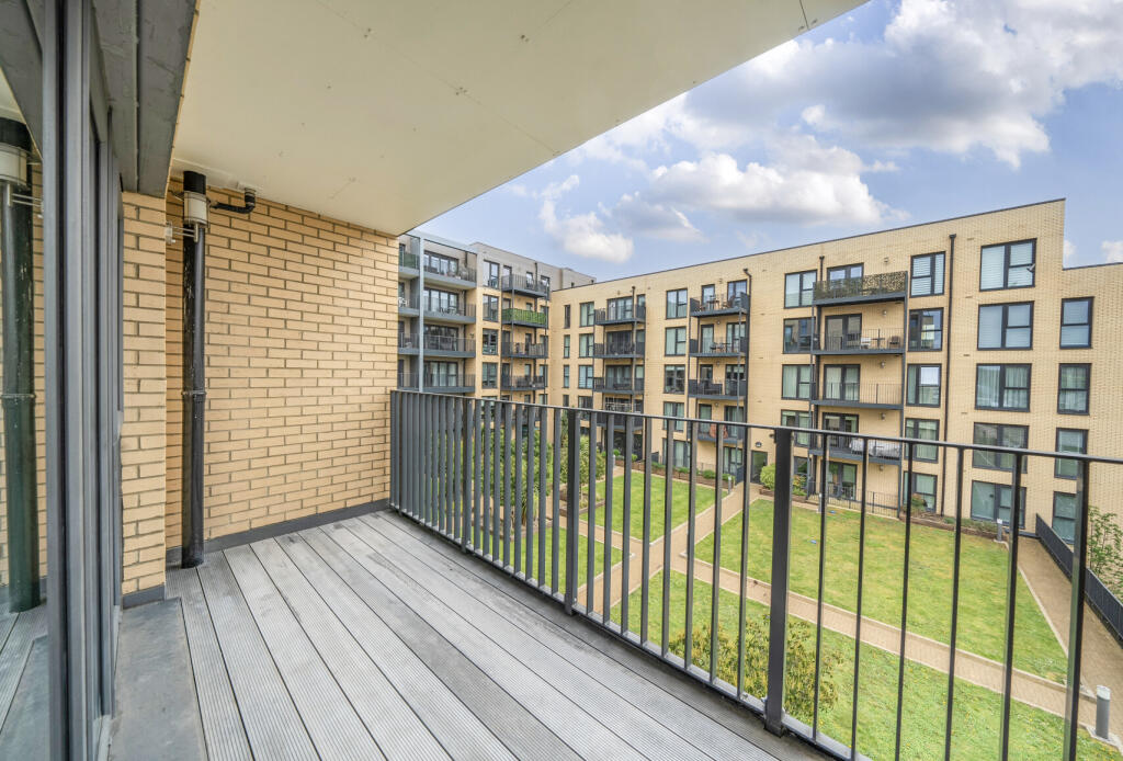 Apartment in London - More