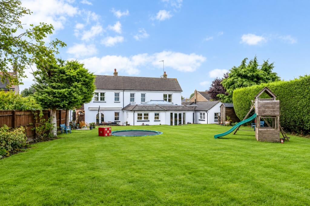 House in Luton - View 2