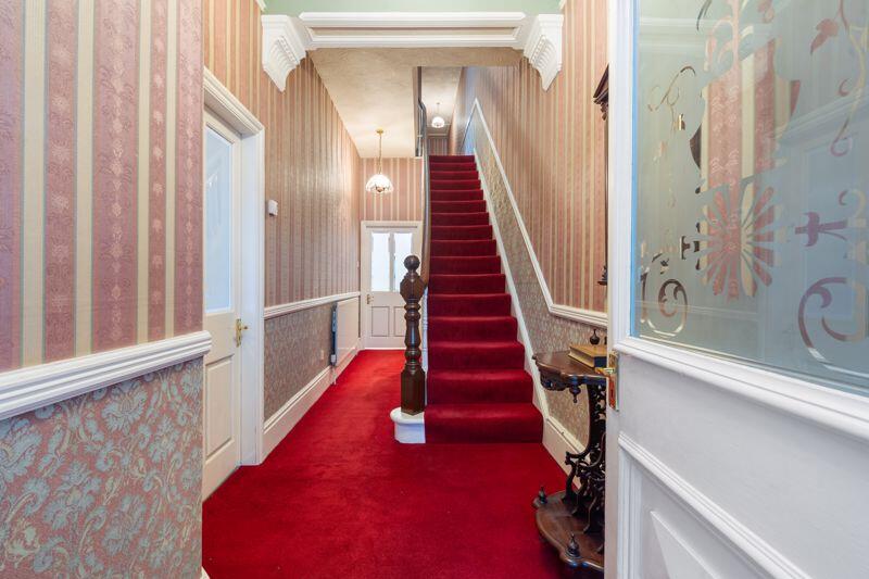 7 Queens Terrace, Douglas photo 3