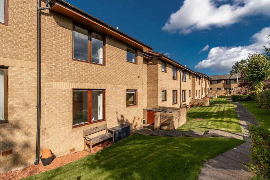 Main image of property: 7/4 Wardiefield, Edinburgh, EH5 1RX