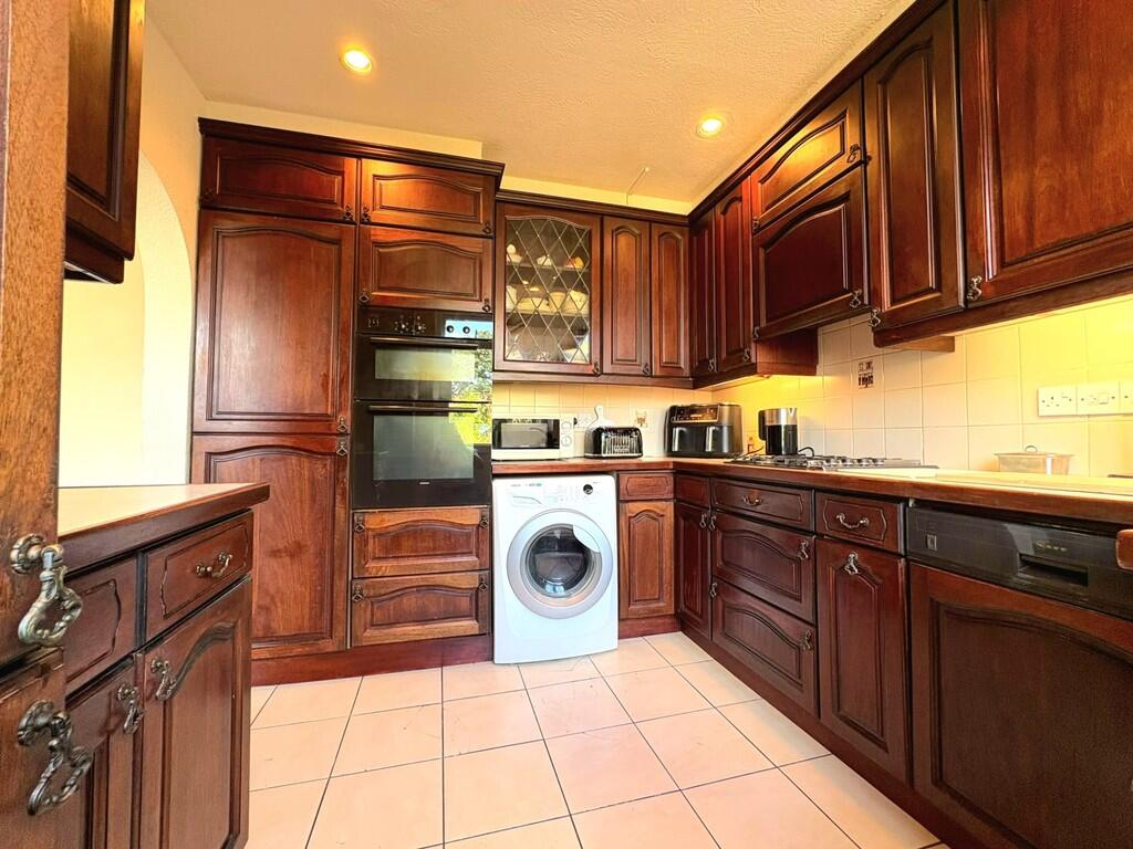House in London, Queensbury, Kenton - View 4