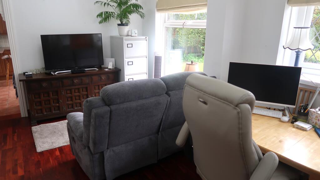 Shannon Close, Pontllanfraith, Caerphilly County Borough photo 5
