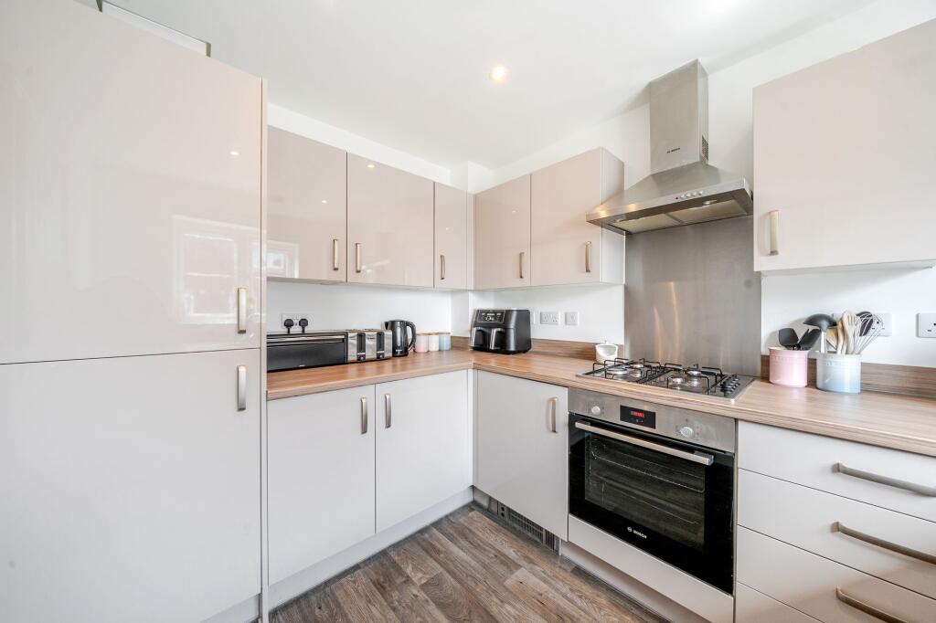 St. Marys Avenue, Wittering, PE8 photo 2