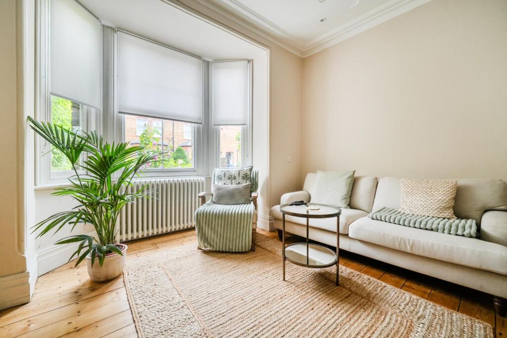 Apartment in Windsor - View 4