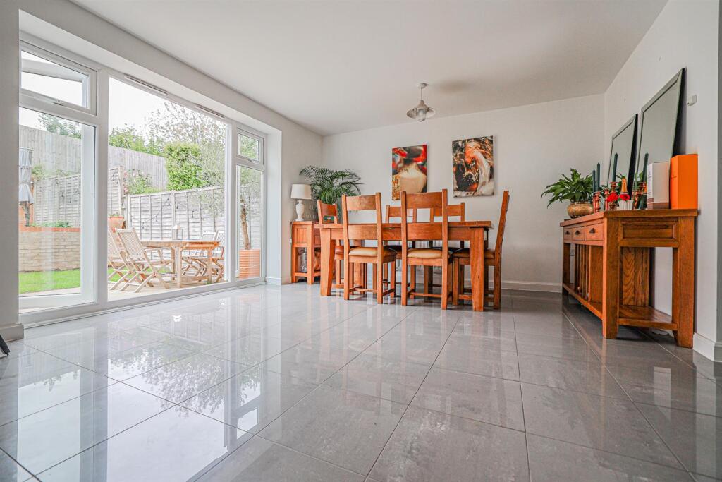 House in Dacorum, Hertfordshire - View 2