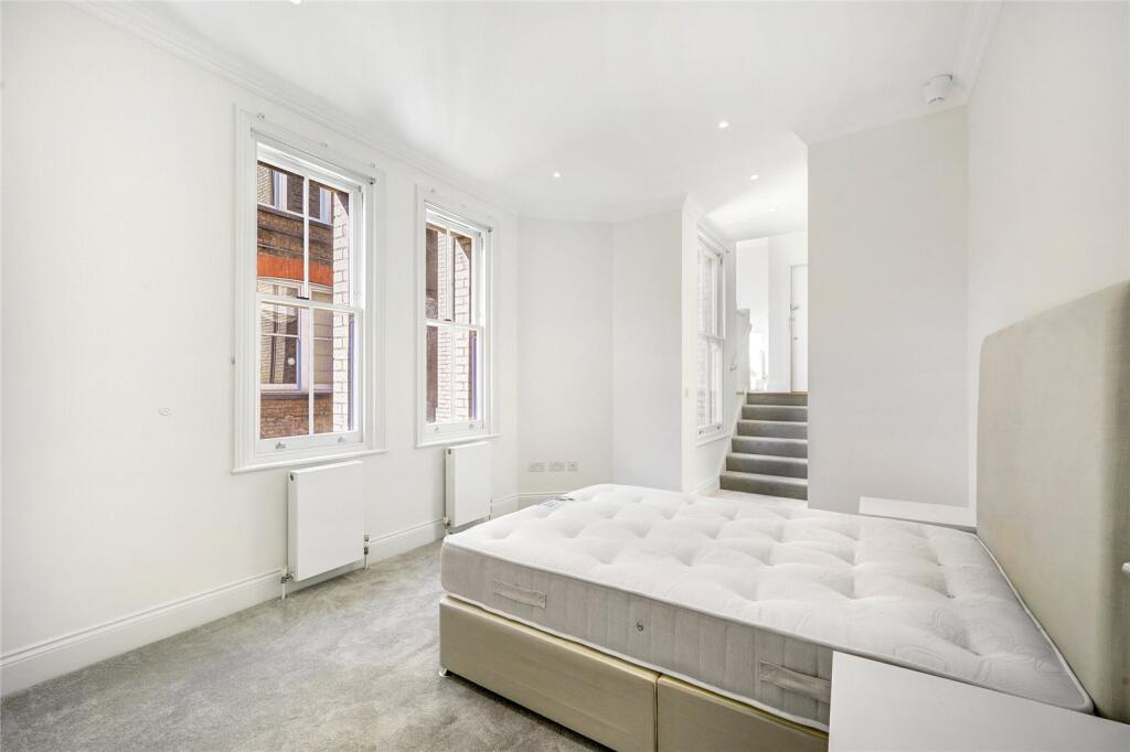 Egerton Gardens Mews, London, SW3 - More