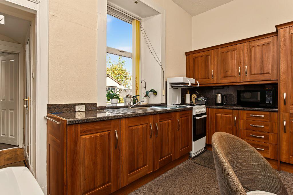 House in Paisley, Renfrewshire - More