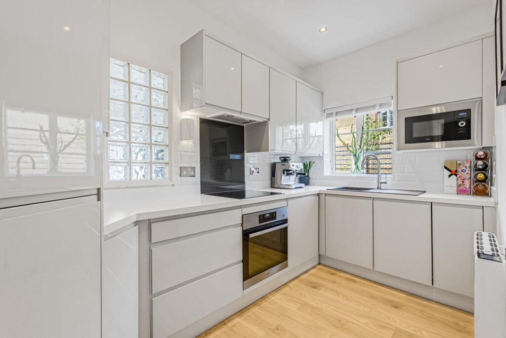 Apartment in East Hertfordshire, Hertford - View 4