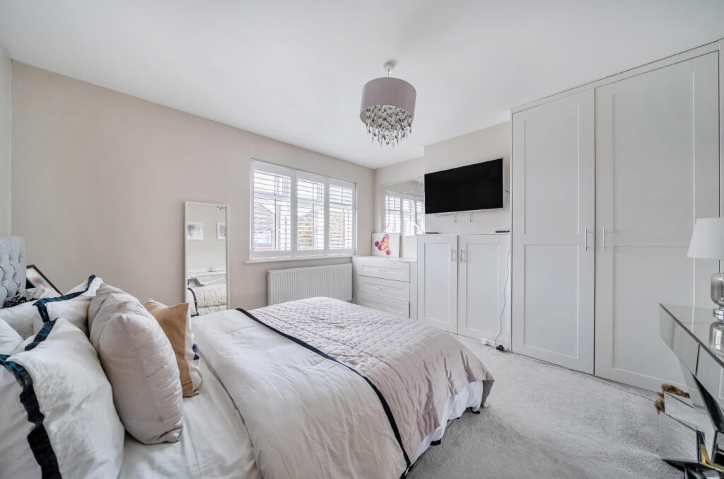 House in Bromley - More