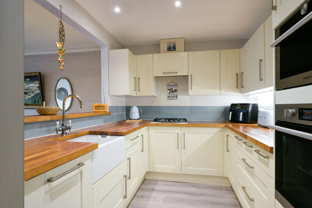 Apartment in Lingfield - View 3