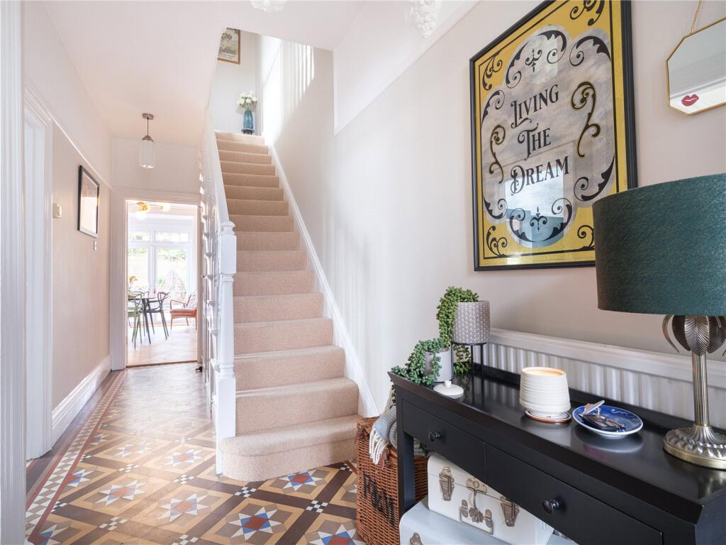 66, Westlecot Road, Swindon, SN1 photo 2