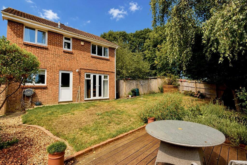 Main image of property: PEALSHAM GARDENS, FORDINGBRIDGE, SP6 1RD