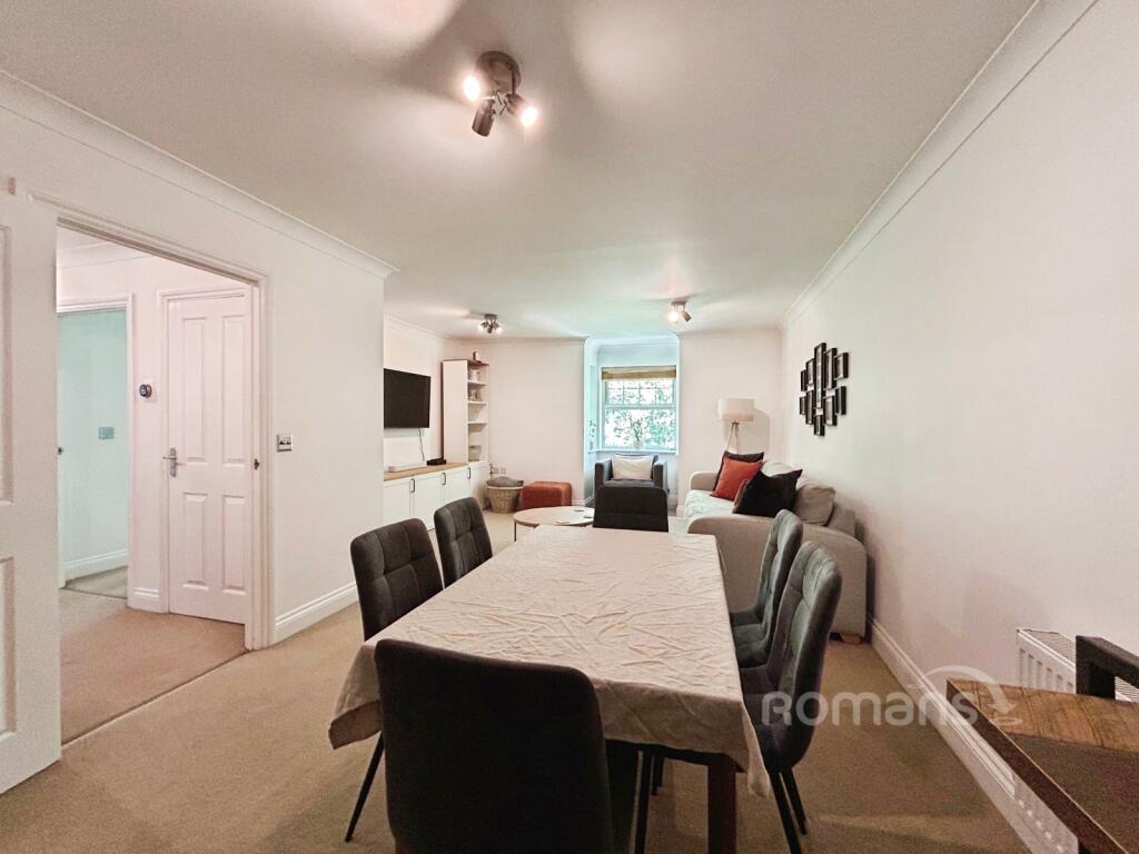 Apartment in Hart, Elvetham Heath - More