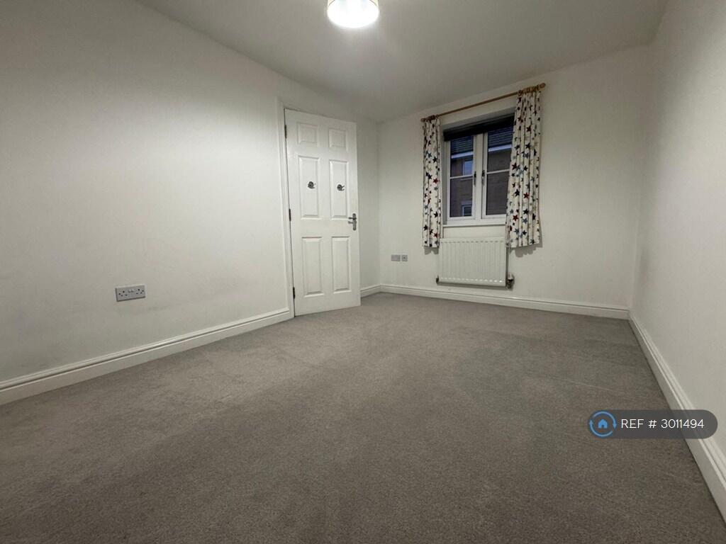 House in Newbury, West Berkshire - More
