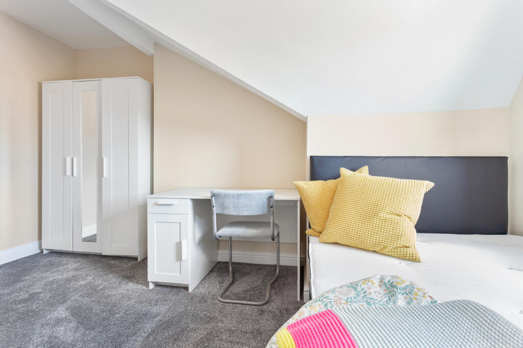 8 bedroom terraced house for rent