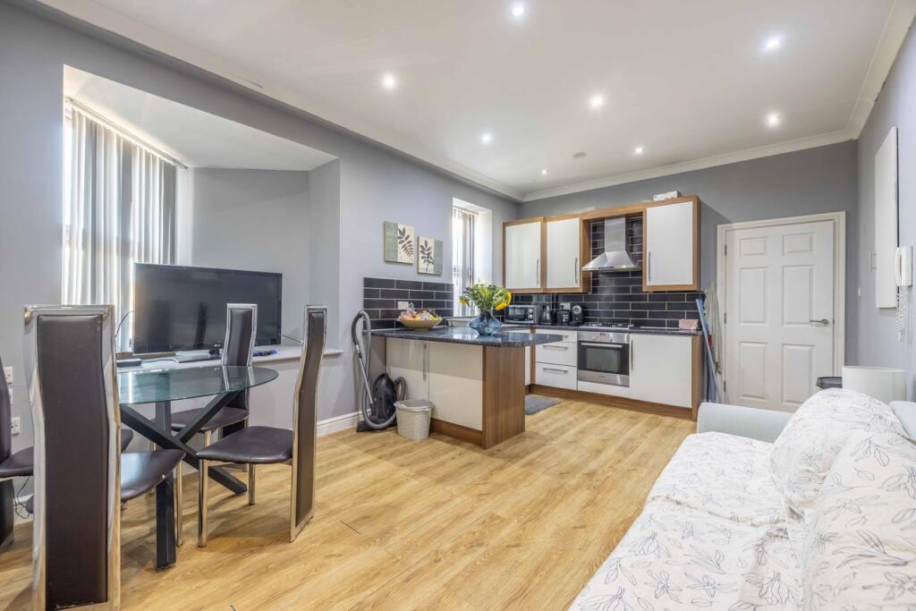 Apartment in Slough - More