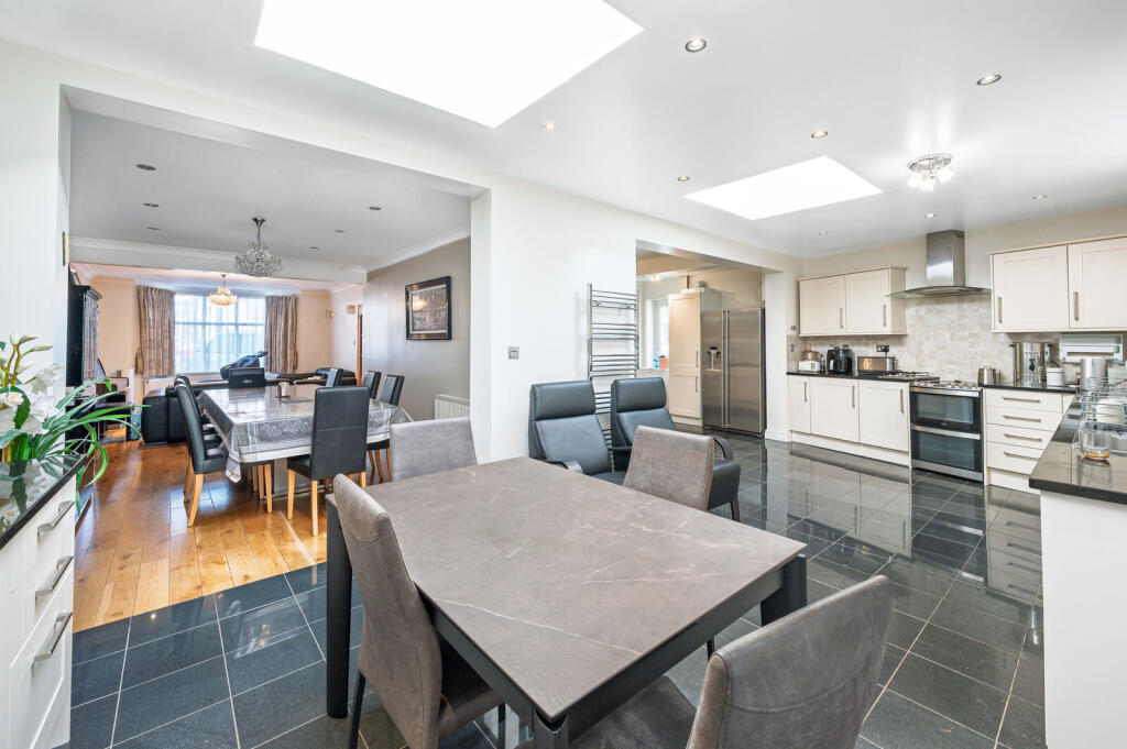Southbourne Crescent, Hendon, London, NW4 photo 4